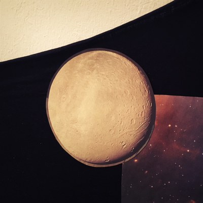 Weltall Thementisch mit Mond Foto